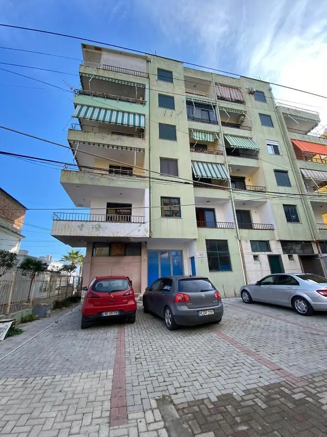 Kondi'S Apartment 0*, دراس ألبانيا
